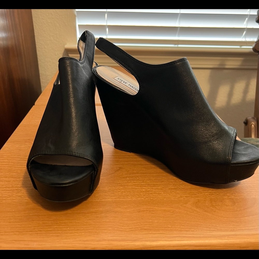 Steve Madden Blassst black leather wedge heel. Size 9.5M 5” heel platform front